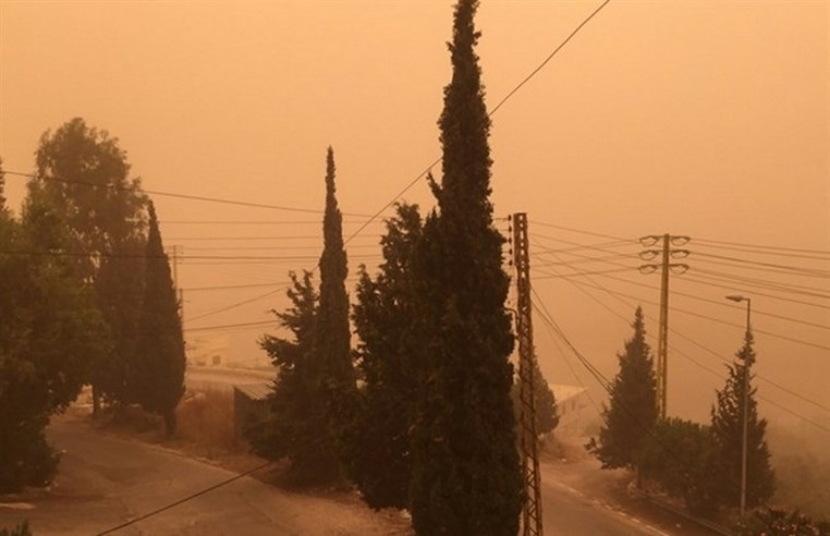 Sandstorm engulfs Lebanon
